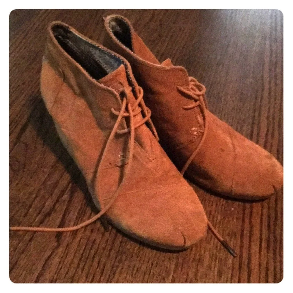 Toms desert booties